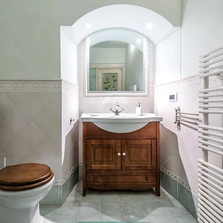 Hostly-suite Magnifica Al Borgo-central Elegance Appartamento *